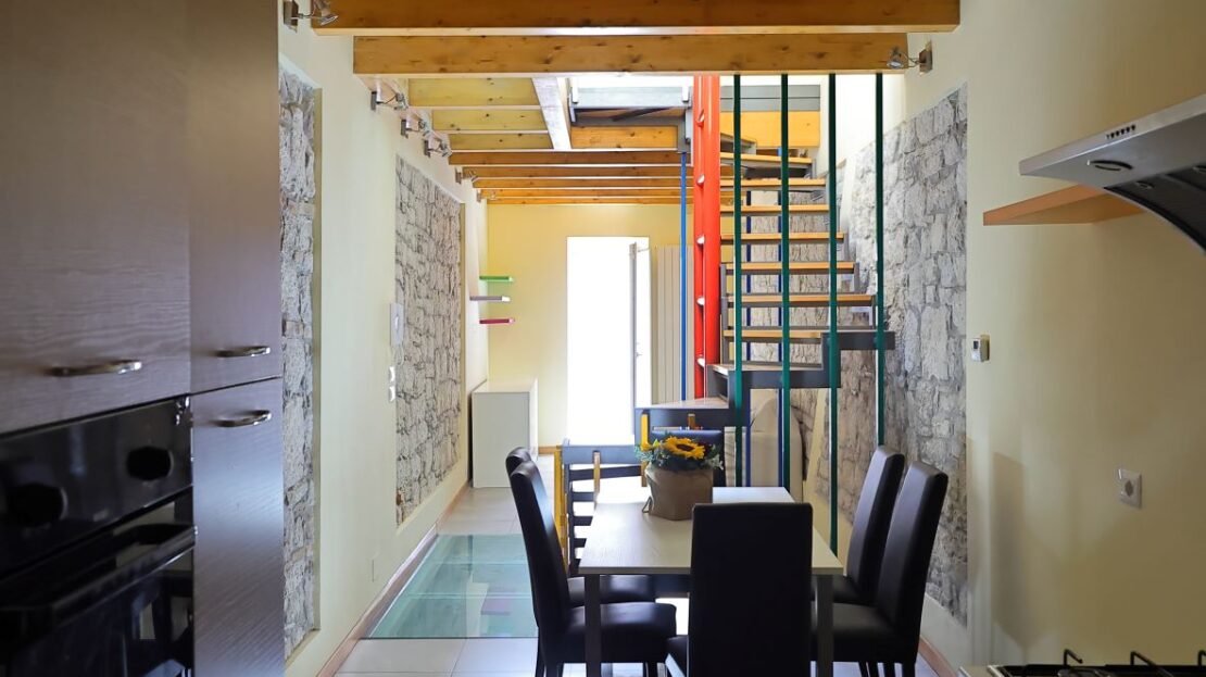 pian terreno con zona cottura e bagno